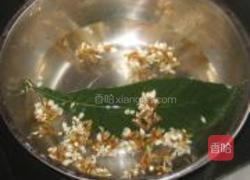 枇杷花糯米粥的做法图解2