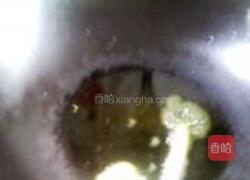 红枣莲子炖鸡汤的做法图解3