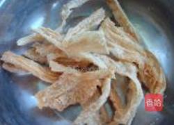干锅腐竹蛋皮的做法图解1