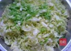 包菜牛肉丝炒粿条的做法图解2