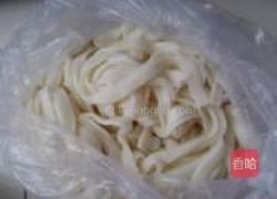 包菜牛肉丝炒粿条的做法图解3