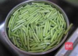 豆角烧鸭的做法图解2