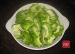 凉瓜炒牛肉的做法图解2