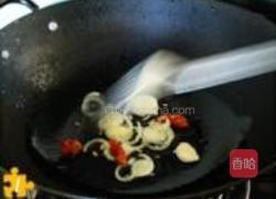 红萝卜炖粉丝的做法图解3