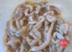 鸡丝炒青红椒腰果的做法图解1