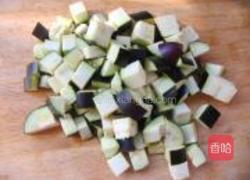 番茄鱼香茄子的做法图解1