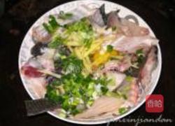 鱼骨莼菜粥的做法图解1