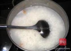 鱼骨莼菜粥的做法图解5