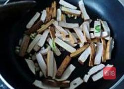 青椒炒香干的做法图解3