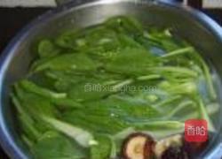 小白菜炒香菇的做法图解1