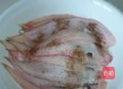 油炸鳎鰢羔的做法图解2