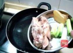 黄豆花生煲猪脚的做法图解4