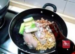黄豆花生煲猪脚的做法图解6