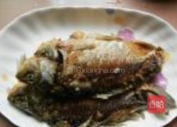 黄豆酱烧鱼的做法图解1