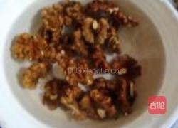 核桃仁炒韭菜的做法图解2