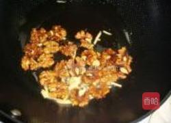 核桃仁炒韭菜的做法图解4
