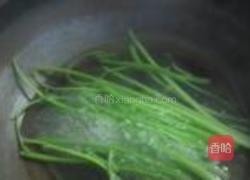 凉拌芹菜腐竹的做法图解1