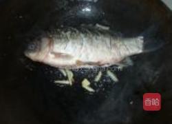 茼蒿鲫鱼豆腐汤的做法图解5