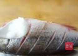 清蒸鲈鱼的做法图解3