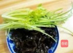 芹菜木耳炒肉丝的做法图解1