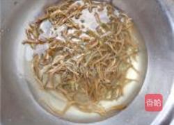 凉拌黄花菜的做法图解1