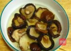 香菇炒虾的做法图解2