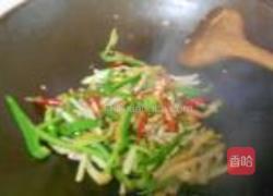 榨菜炒三丝的做法图解5