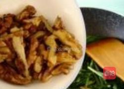 核桃仁炒韭菜的做法图解5