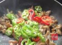 辣椒炒肥肠的做法图解5