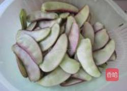 扁豆烧山芋的做法图解1