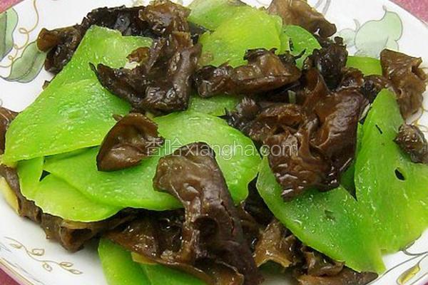 黑木耳炒莴苣片
