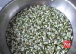 槐花肉丸汤的做法图解2