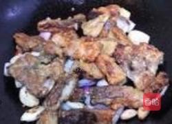 大蒜炆鱼的做法图解10
