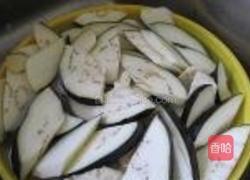 紫苏蒜头豆豉炒茄子的做法图解1