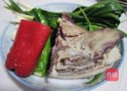 大蒜炒回锅肉的做法图解1