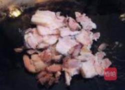 大蒜炒回锅肉的做法图解3