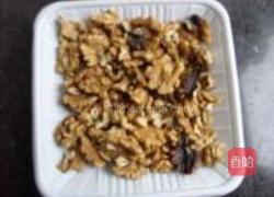 琥珀核桃仁的做法图解2