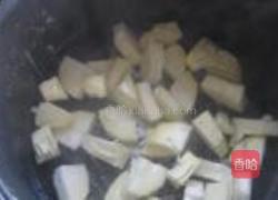 茶树菇冬笋排骨汤的做法图解6