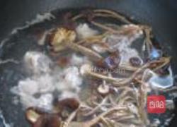 茶树菇冬笋排骨汤的做法图解8