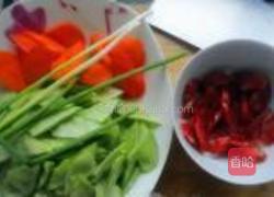 香肠炒扁豆的做法图解2