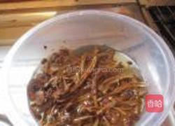 茶树菇焖鸡的做法图解1