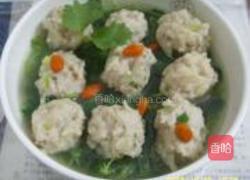 鱼丸浸豆苗的做法图解3