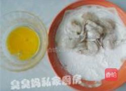 酸黄瓜炒凤尾虾的做法图解4