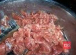大葱爆肉的做法图解1