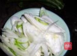 大葱爆肉的做法图解2