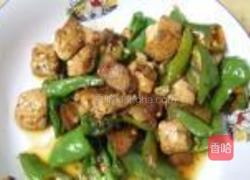 青椒炒豆腐的做法图解3