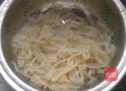 白萝卜拌海蜇的做法图解1