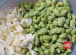 虾仁茭白炒毛豆的做法图解6