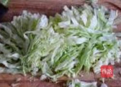 包菜炒猪头肉的做法图解2