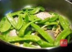 自发绿豆芽炒荷豆牛肉的做法图解3